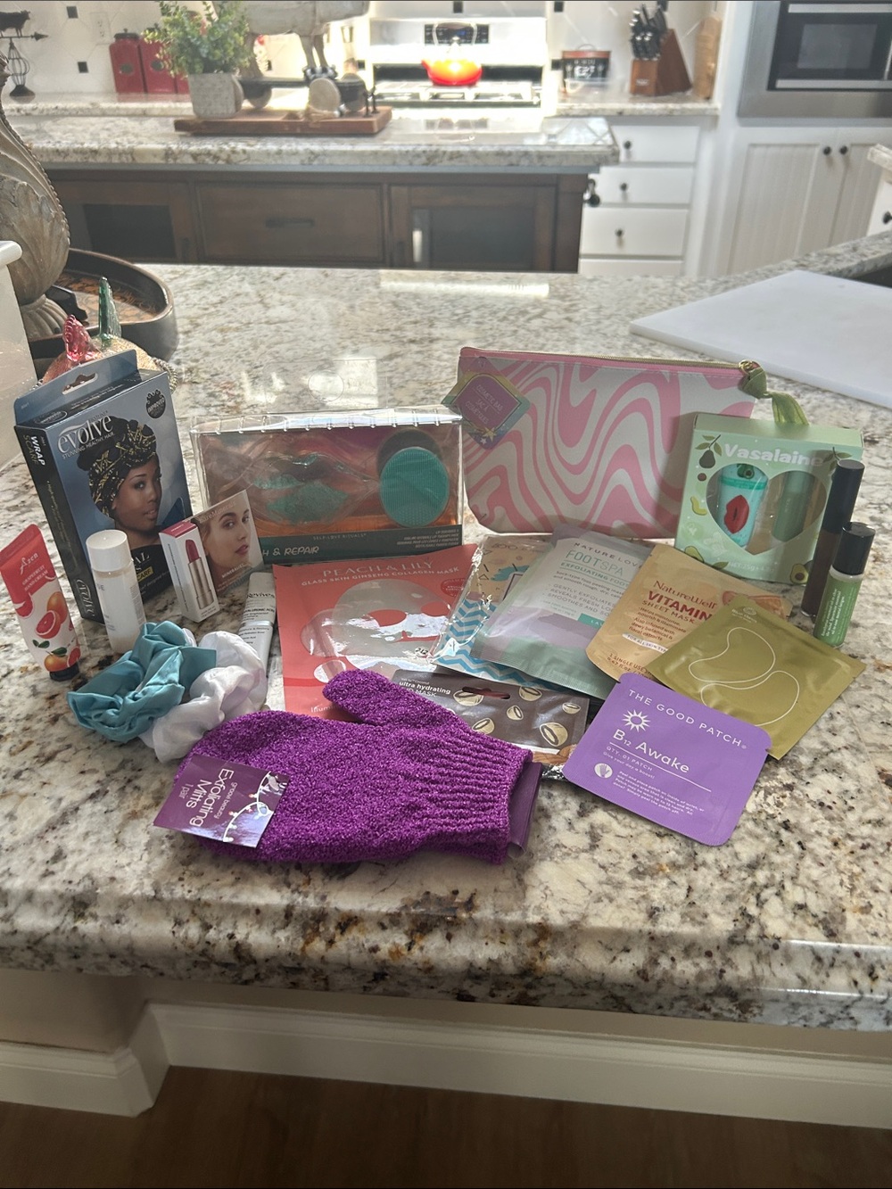 Assorted Women Bath & Body Gift Set — Pink Swirl Pouch 20 items